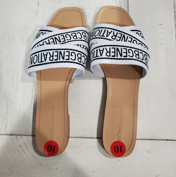 BNWOT BCBGENERATION Sandals - Picture 1 of 3